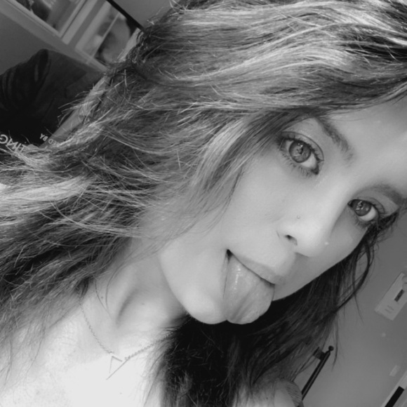 Meet your Posher, Chlo - Picture 1 of 1